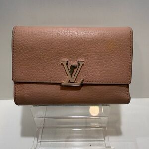 Louis Vuitton Portefeuille Capucines Compact Trifold Wallet